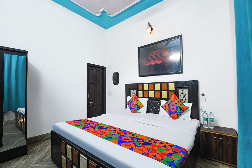 Deluxe Room | Egyptian cotton sheets, premium bedding, in-room safe, desk