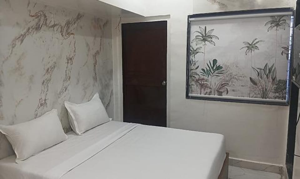 Egyptian cotton sheets, premium bedding, in-room safe, free WiFi