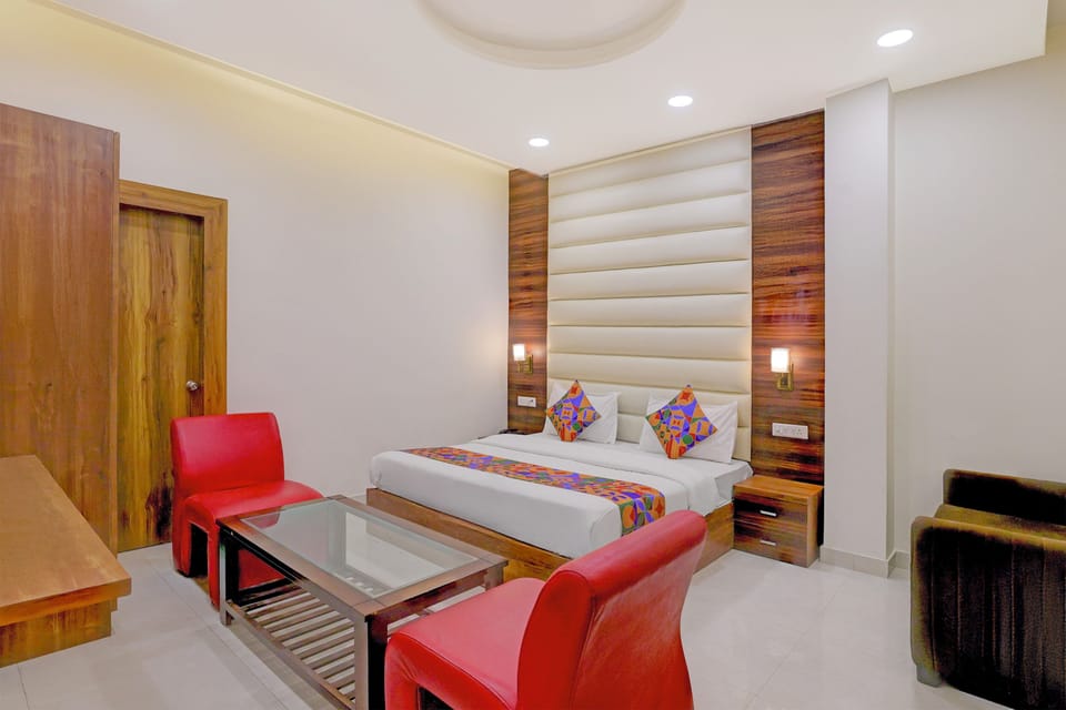 Deluxe Room | Egyptian cotton sheets, premium bedding, in-room safe, free WiFi