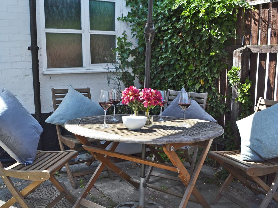 Sitting-out-area | Owl Cottage, Fordwich, Canterbury