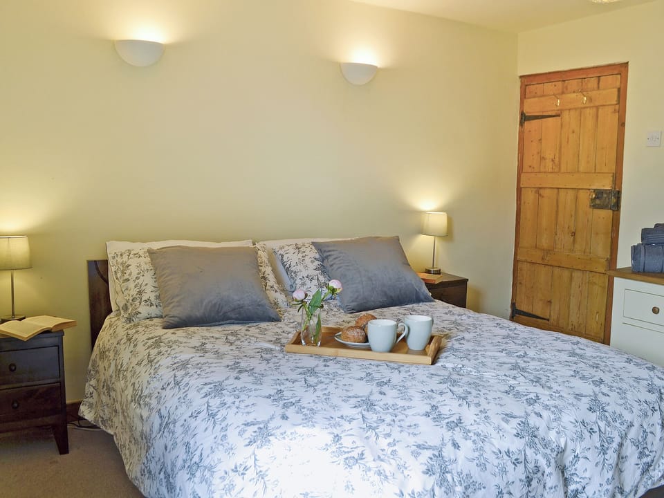 Double bedroom | Owl Cottage, Fordwich, Canterbury