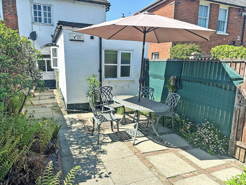 Sitting-out-area | Owl Cottage, Fordwich, Canterbury