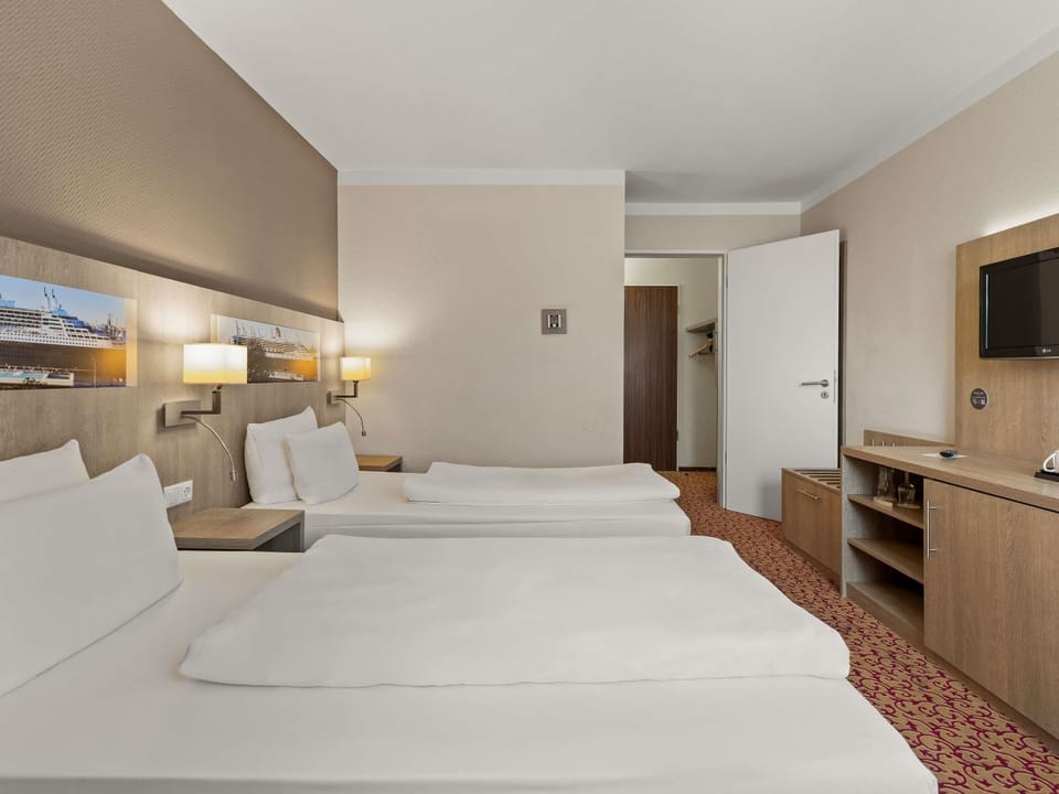 Soundproofing, free WiFi, bed sheets
