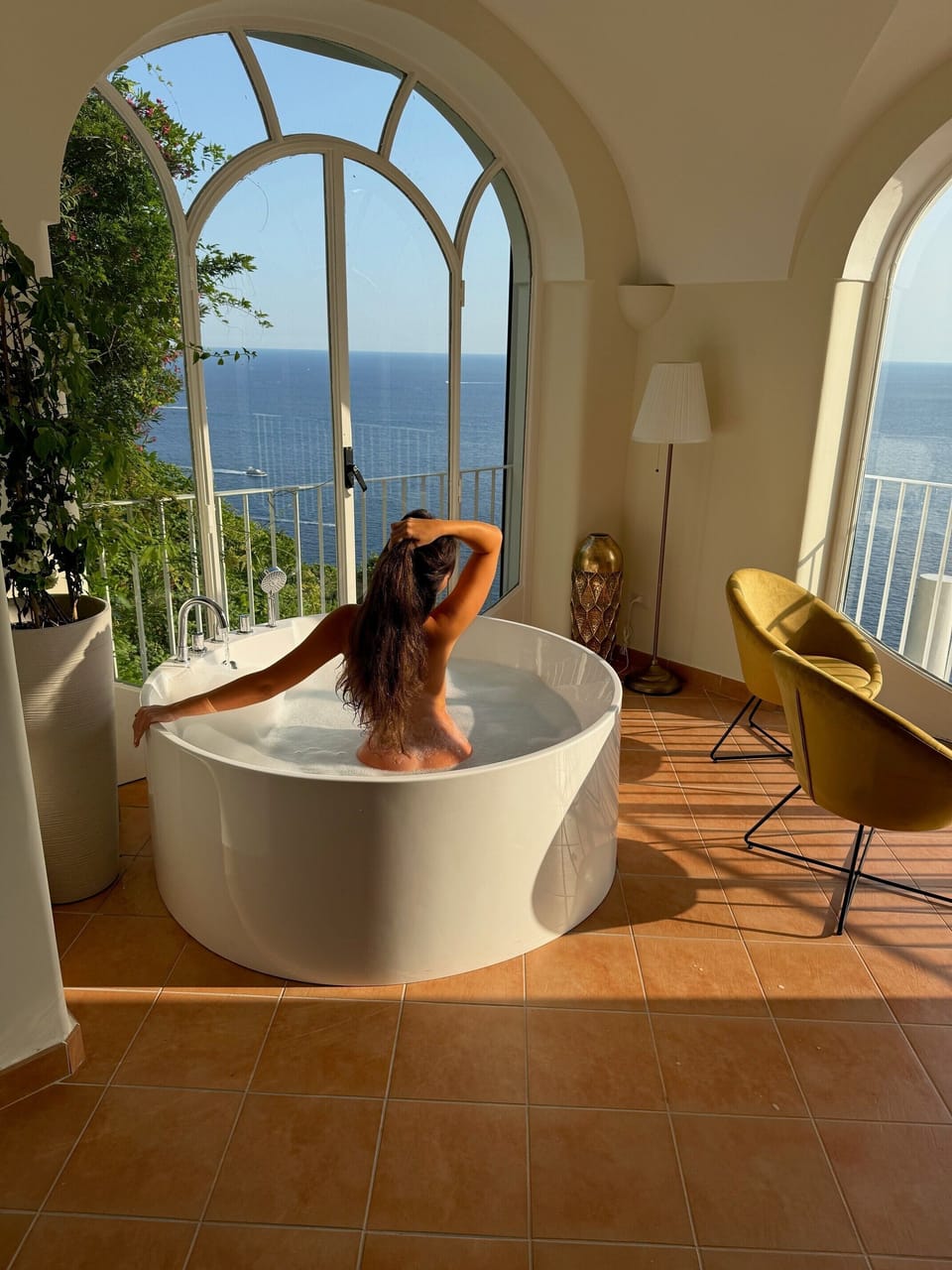 Indoor spa tub