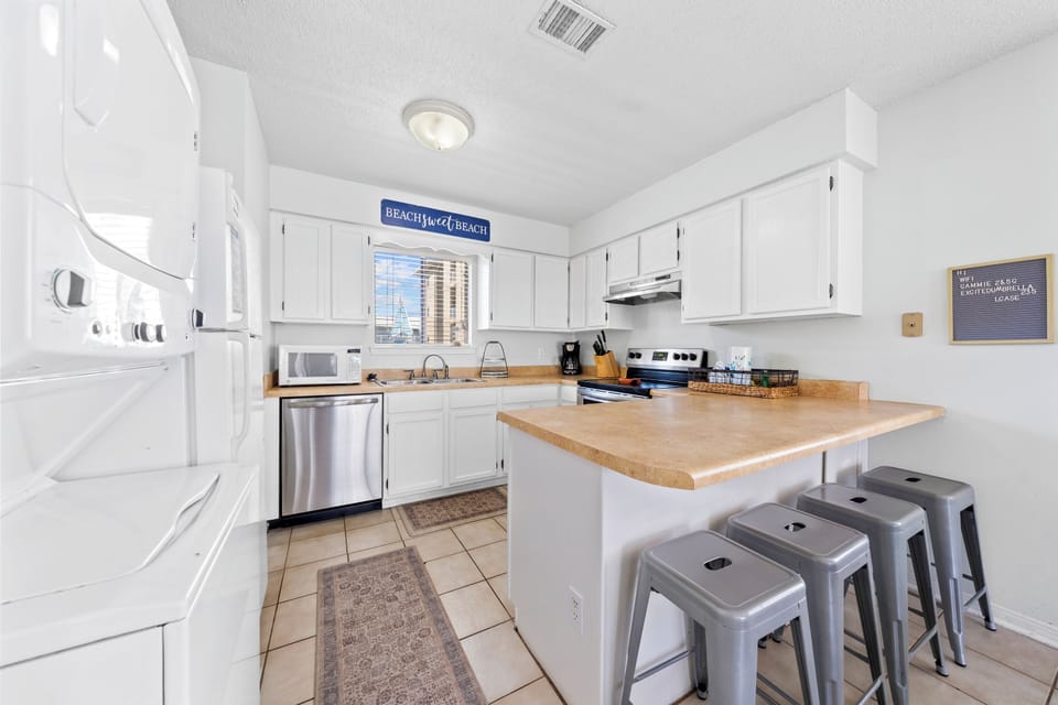 Signature Condo, 2 Bedrooms, Balcony | Private kitchen | Fridge, microwave, oven, stovetop
