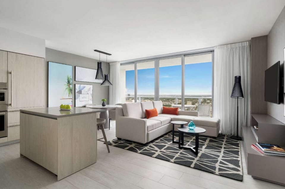 3 Bedroom Intracoastal/City View Living Area