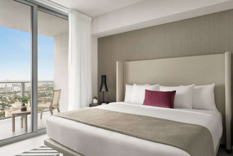 3 Bedroom Intracoastal/City View Master Bedroom