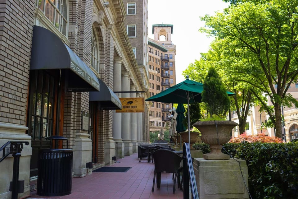 Buffalo Bayou Café - outdoor dining