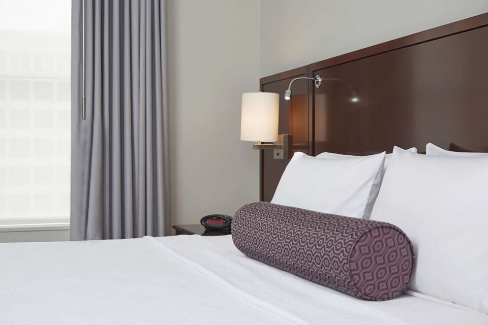 One-Bedroom Suite- bedroom