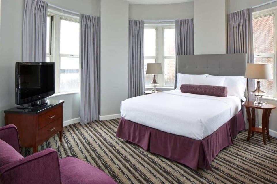 Queen Bedroom