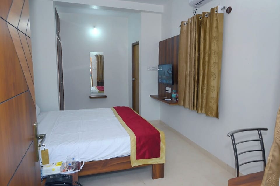 Deluxe Double Room, City View | Individually furnished, desk, laptop workspace, blackout drapes