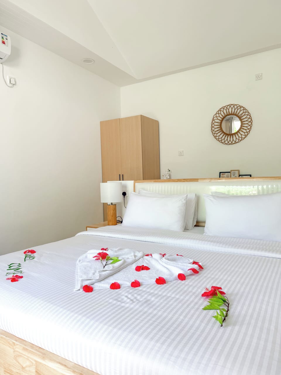 Desk, laptop workspace, iron/ironing board, free WiFi