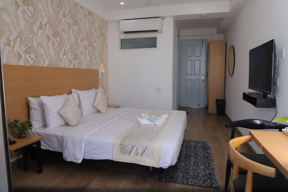 In-room safe, desk, laptop workspace, soundproofing