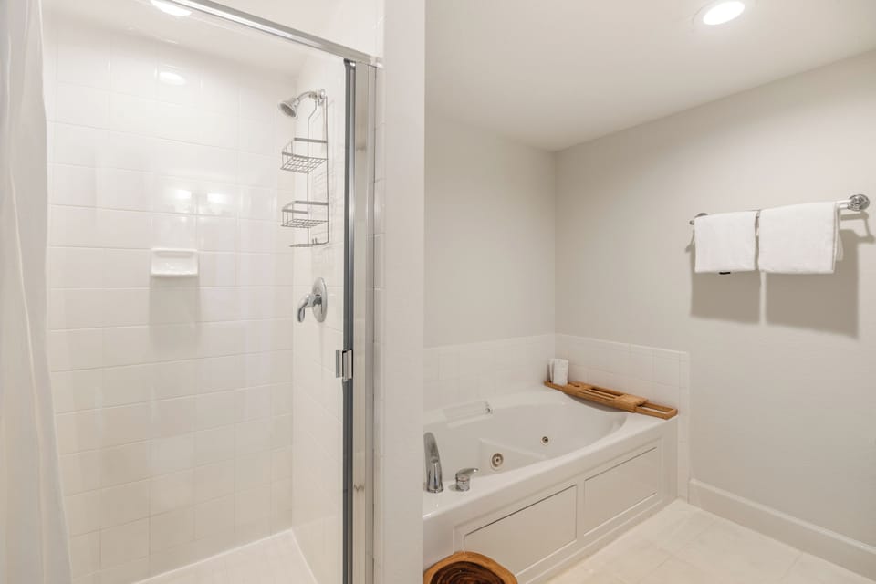 Harbour Pointe Unit 702 by PKRM - Primary Bath is SPAcious with jetted tub and separate shower. .