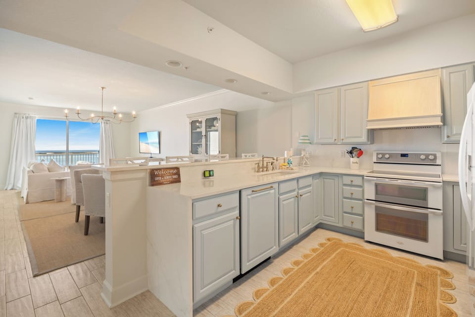 Harbour Pointe Unit 702 by PKRM - You don't have to cook unless you want to, But if you want to, you'll have everything you need. Fresh Gulf Seafood Market is about 10 minutes away.