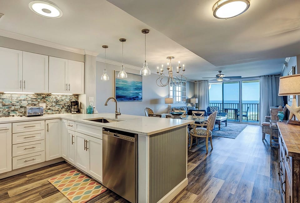 Kitchen/Dining Area