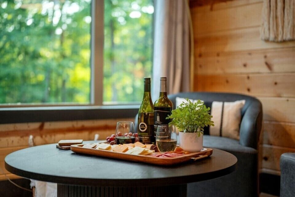 Rustic Point Cabin - Sitting Area