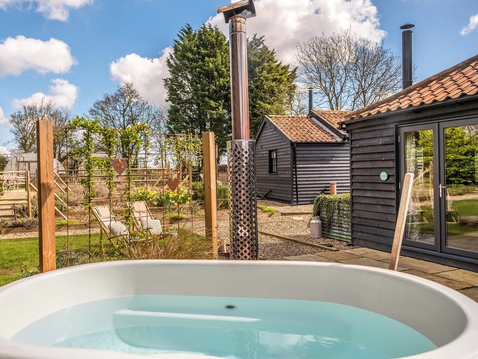 Hot tub | The Old Press - The Firs Suffolk, Cratfield, near Laxfield