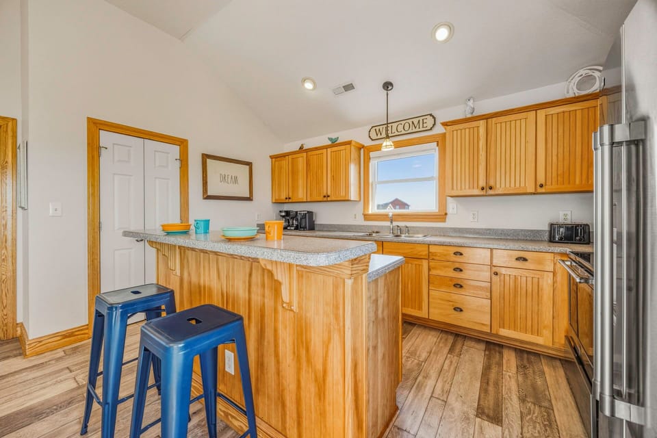 Surf or Sound Realty - 1233 - High Tide Haven - Kitchen -1