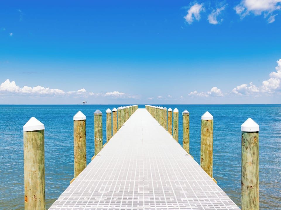 Community fishing pier on Mobile Bay