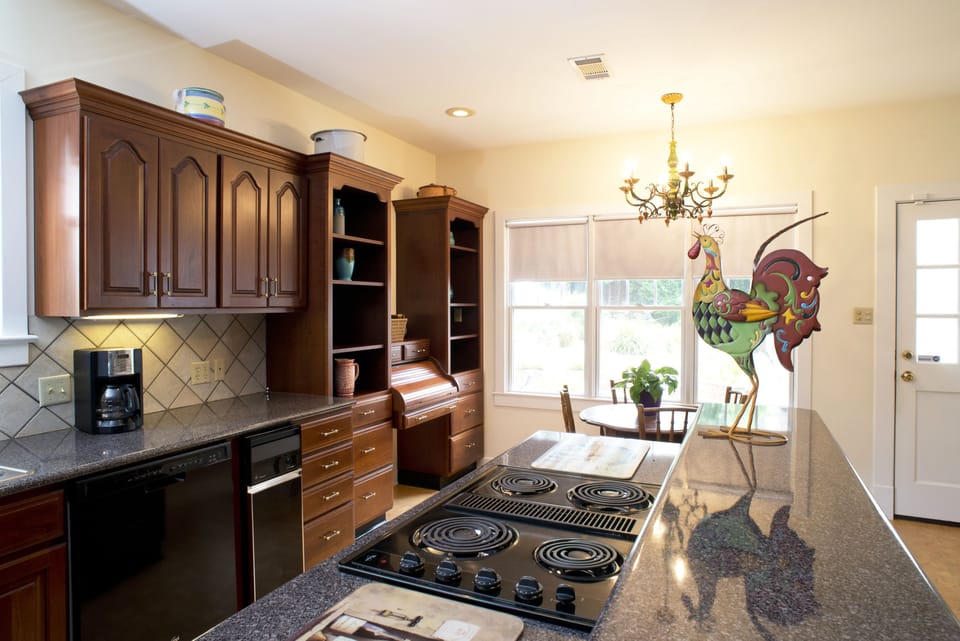 Luxury House, 2 Bedrooms, Kitchen (The Main House) | Private kitchen | Coffee/tea maker