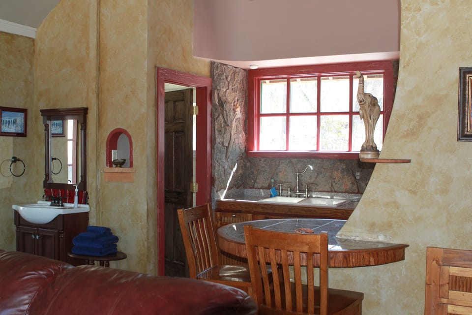 Chalet, 1 Queen Bed with Sofa bed, Kitchen | In-room dining