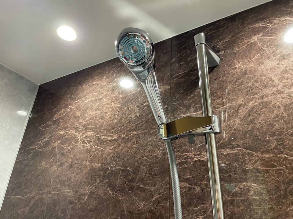 Superior Twin Room, Non Smoking, Mountain View | Bathroom | Combined shower/tub, deep soaking tub, free toiletries, hair dryer