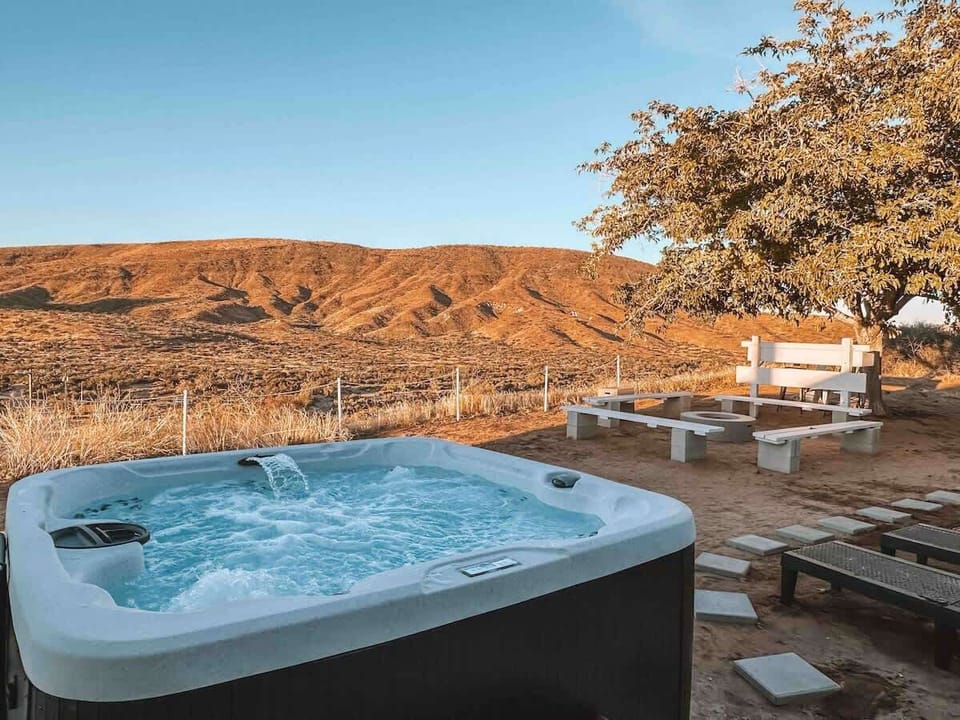 Hot tub sunsets, unobstructed views, and a stargazer's paradise