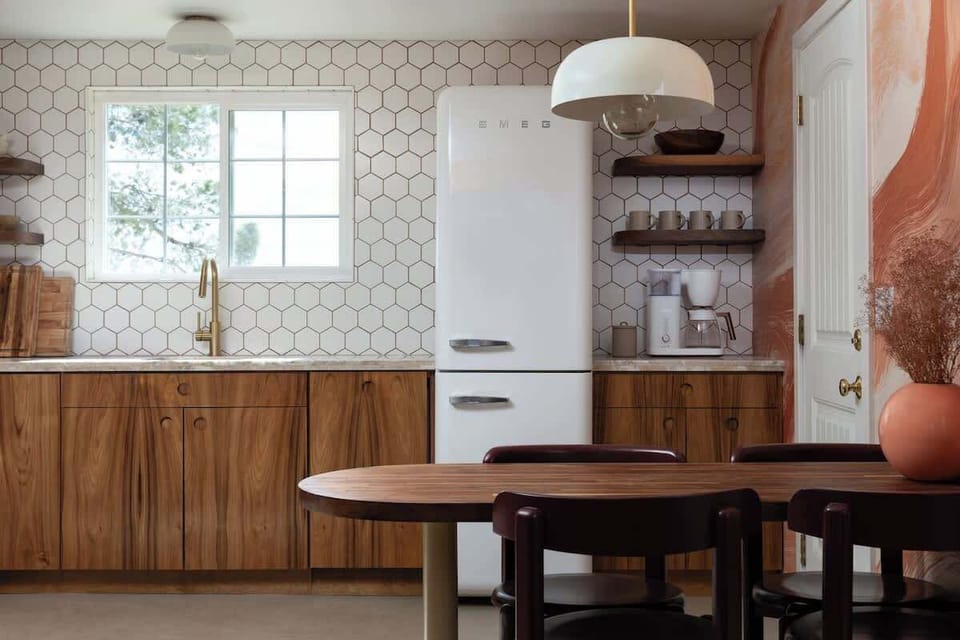 Kitchen & dining nook