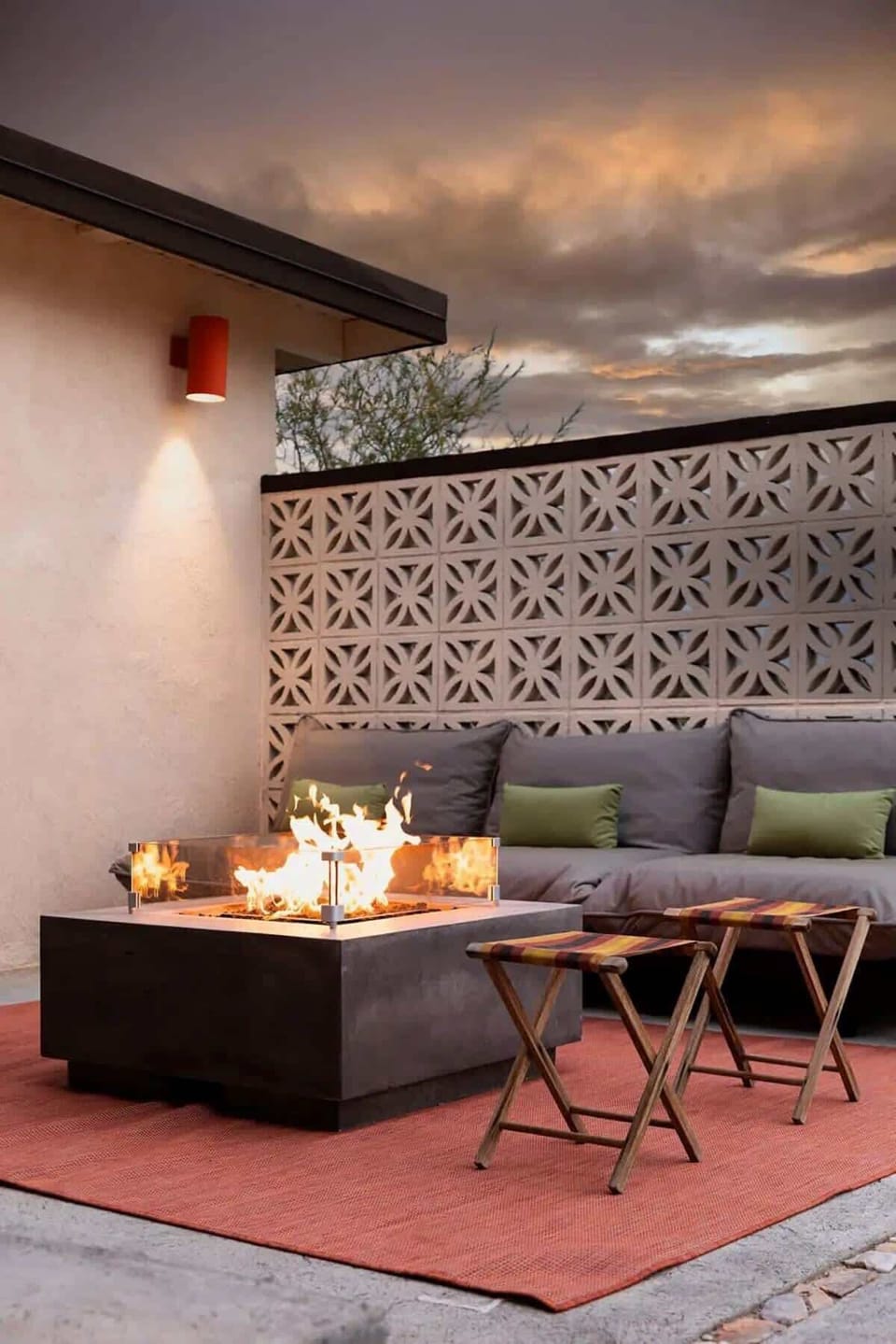 Patio gas fire pit