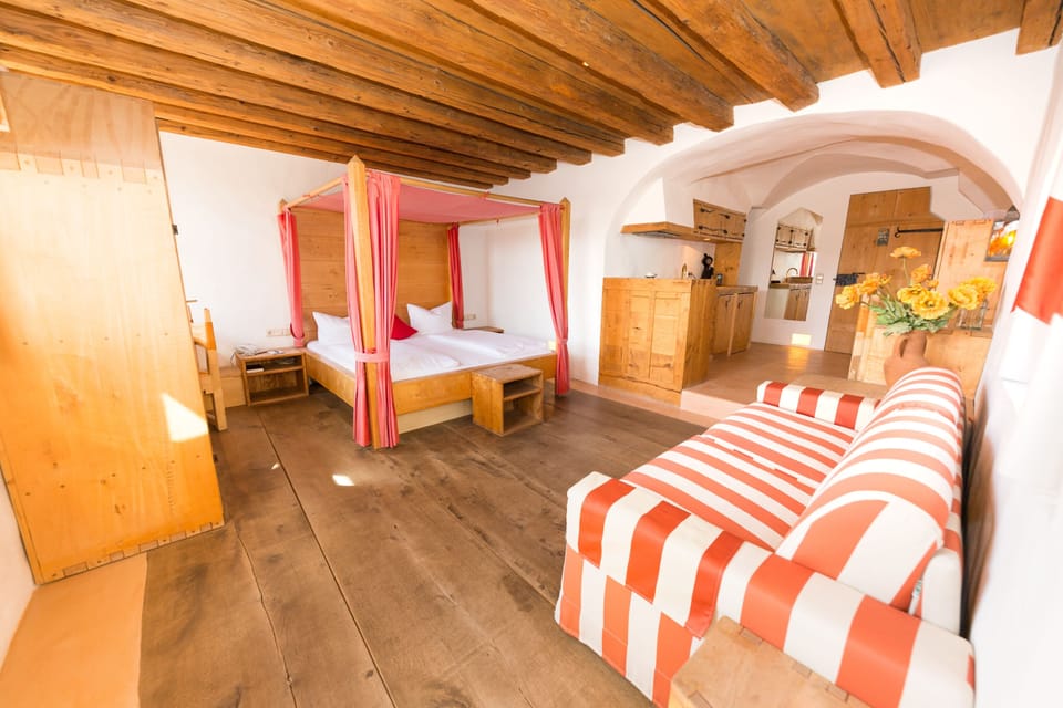 Deluxe Double Room | Hypo-allergenic bedding, minibar, in-room safe, individually decorated