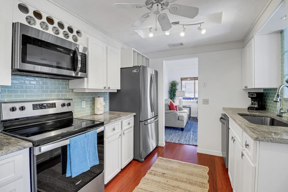 House, Multiple Beds (Flamingo Bayou A Left Side) | Private kitchen | Oven, toaster