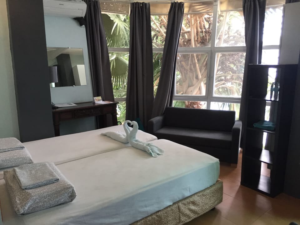 Basic Studio, 1 Queen Bed, Kitchenette, Beach View | Hypo-allergenic bedding, minibar, in-room safe, individually decorated