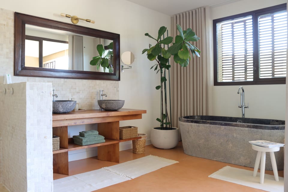 Bathroom | Hair dryer, towels, soap, shampoo