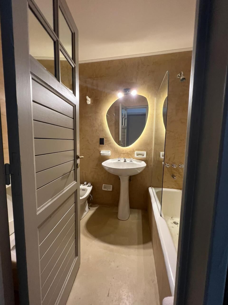 Bidet, towels, soap, shampoo