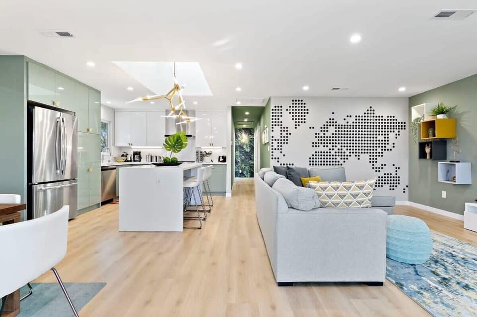 House (3 Bedrooms) | Living area | 43-inch flat-screen TV with cable channels