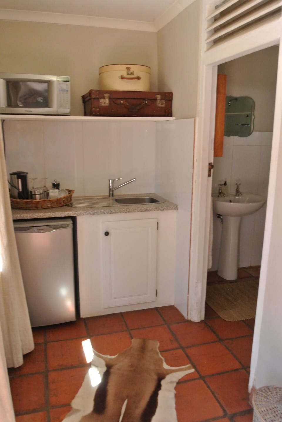 Apartment | Private kitchen | Mini-fridge, coffee/tea maker