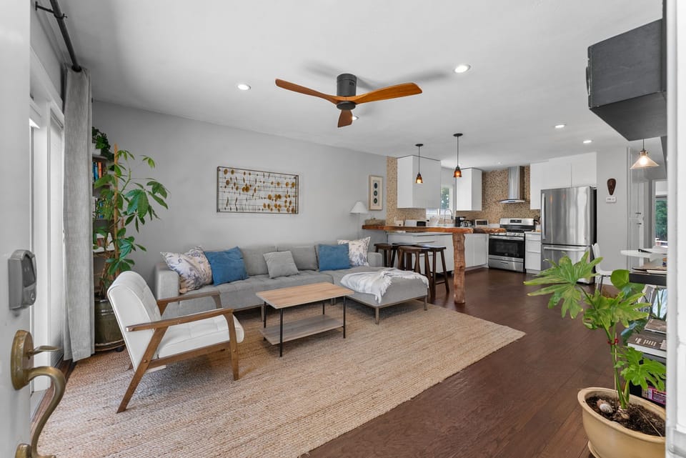 Spacious living room