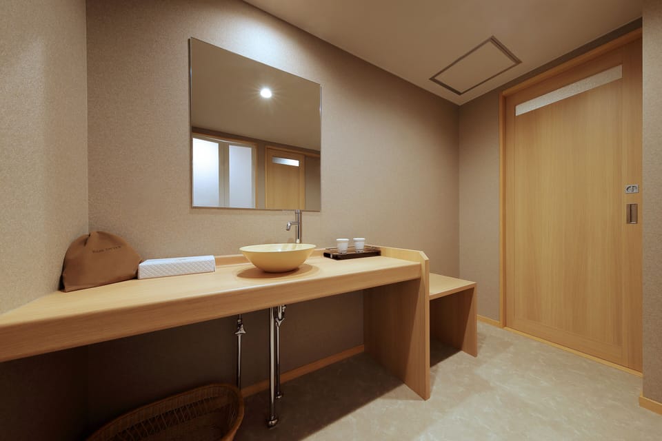 Deluxe Room, Non Smoking, Mountain View | In-room safe, free WiFi