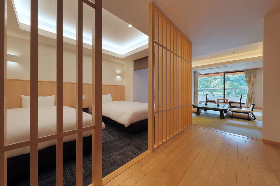 Deluxe Room, Non Smoking, Mountain View | In-room safe, free WiFi