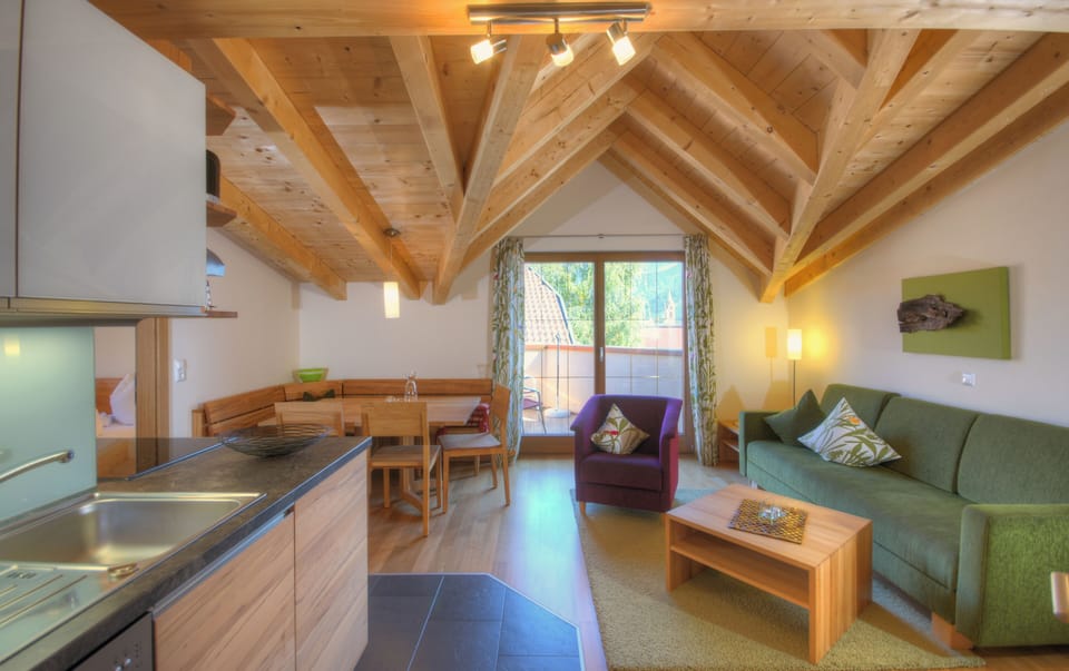 Comfort Condo | Living area