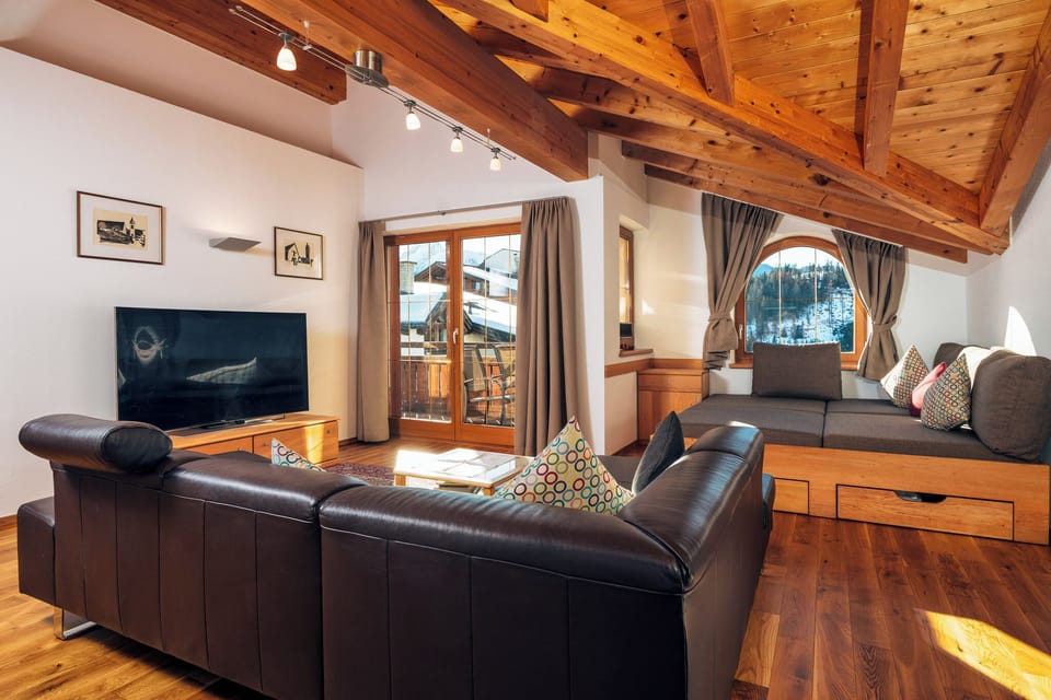 Premium Condo, 3 Bedrooms | Living area