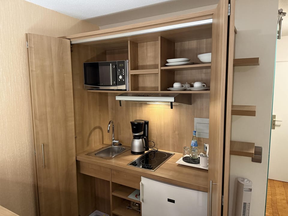 Junior Suite | Private kitchenette | Coffee/tea maker
