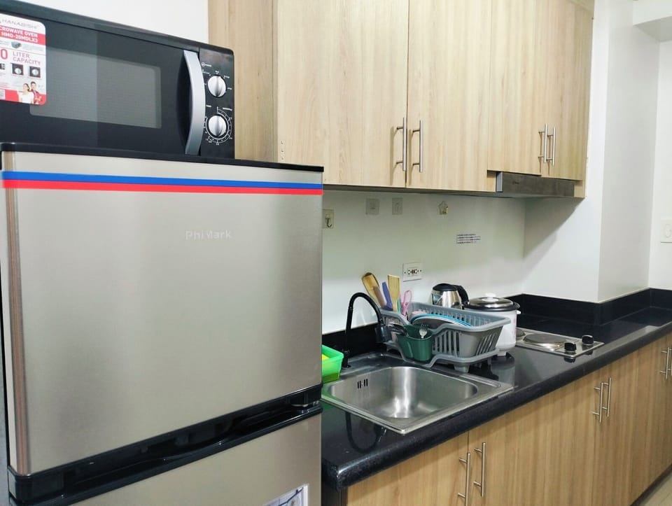 Double Room, City View | Private kitchen | Mini-fridge, microwave, stovetop, dishwasher