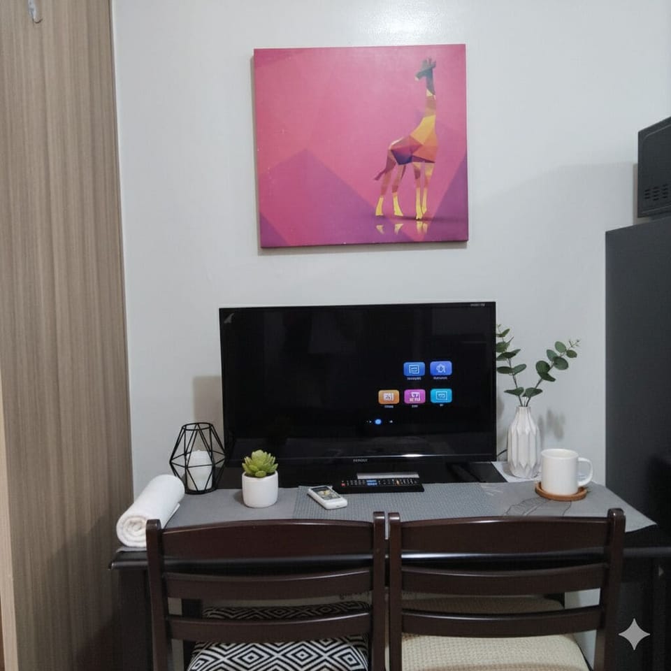 Mini-fridge, microwave, stovetop, dishwasher