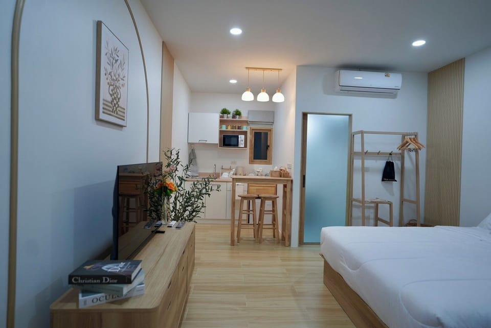 Standard Room, Non Smoking, Microwave | Desk, laptop workspace, free WiFi