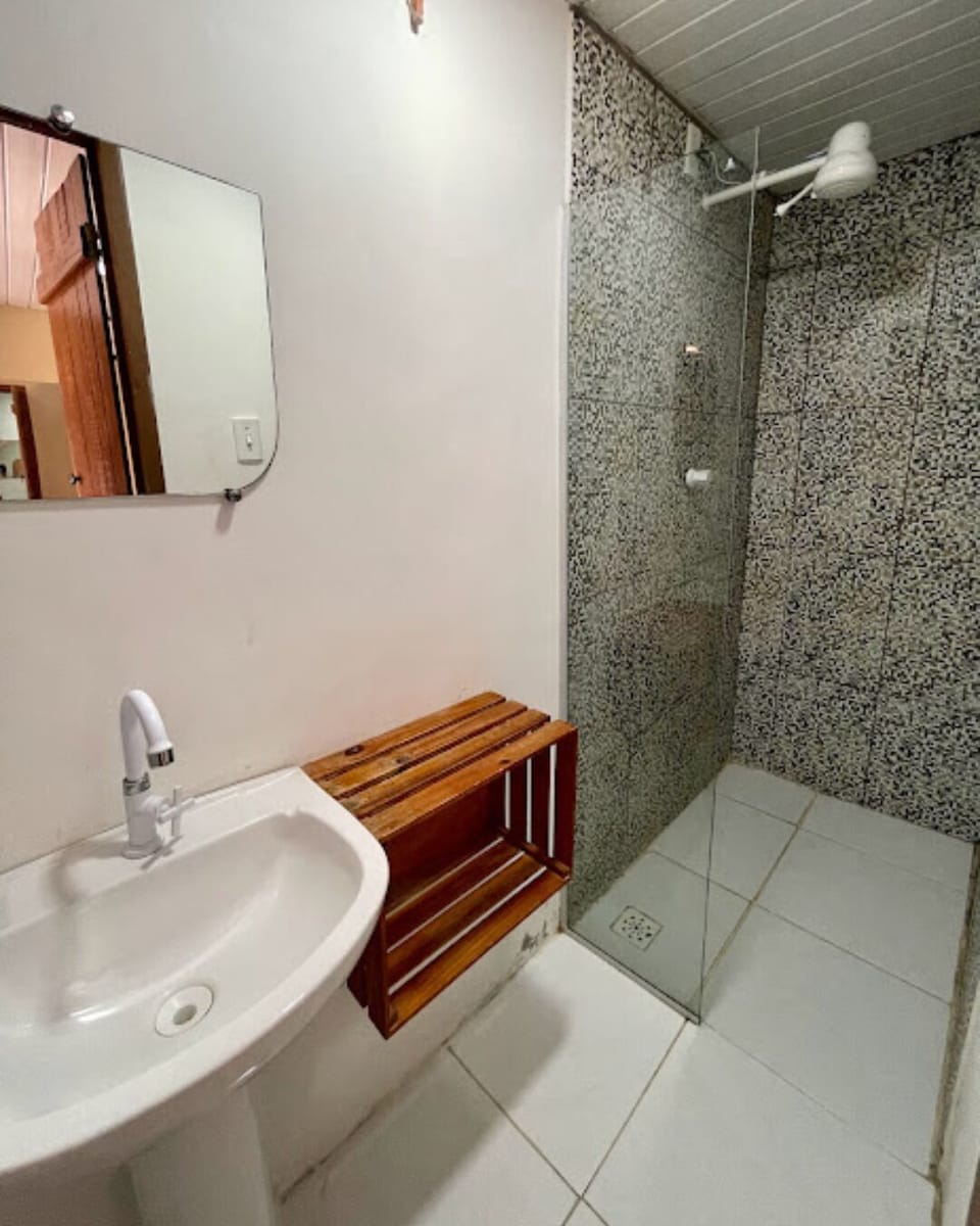Standard Room, Lanai | Bathroom