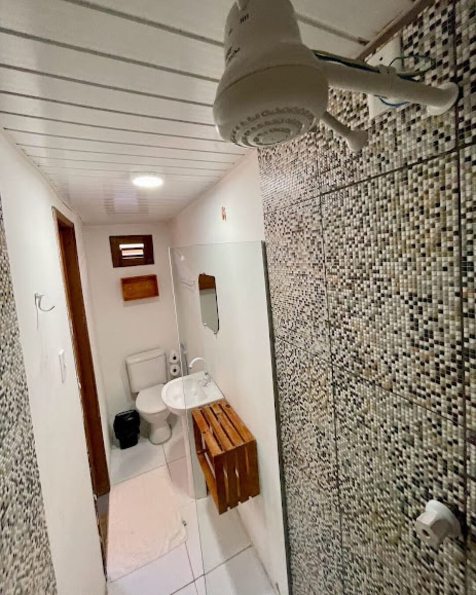 Standard Room, Lanai | Bathroom