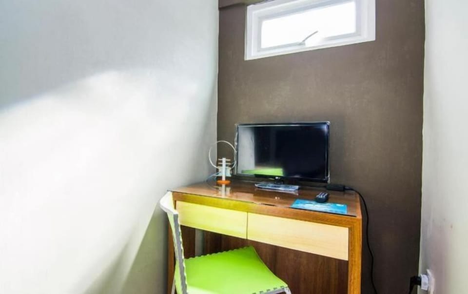 Premium bedding, desk, free WiFi