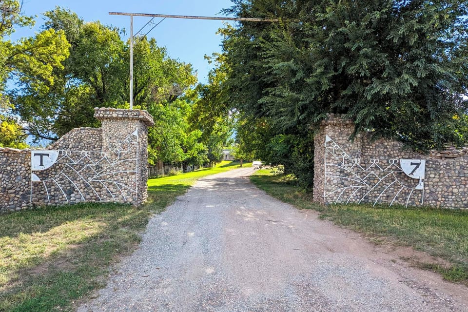 Cotopaxi Vacation Rental | 3BR | 3BA | 2,288 Sq Ft | 3 Steps to Enter